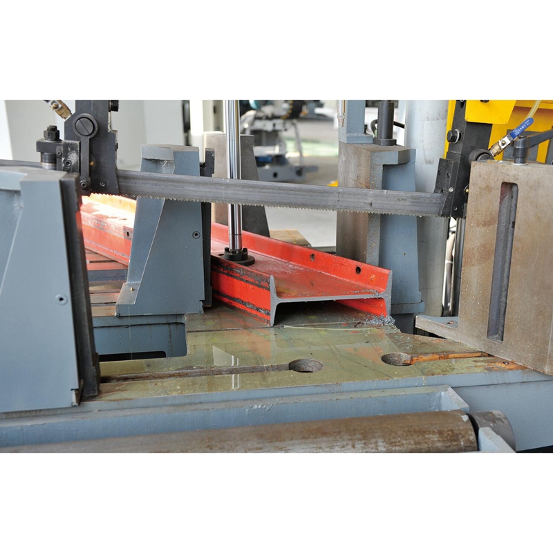 CNC band sawing machine